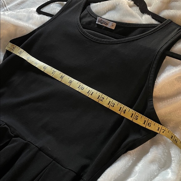 basic Elegant Black Sleeveless Dress - Picture 4 of 5